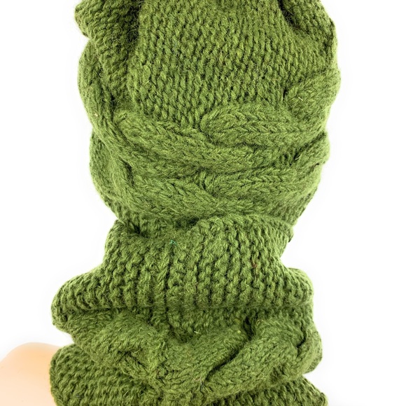 Woolen Beanie And Neck Warmer Set - Picture 5 of 7